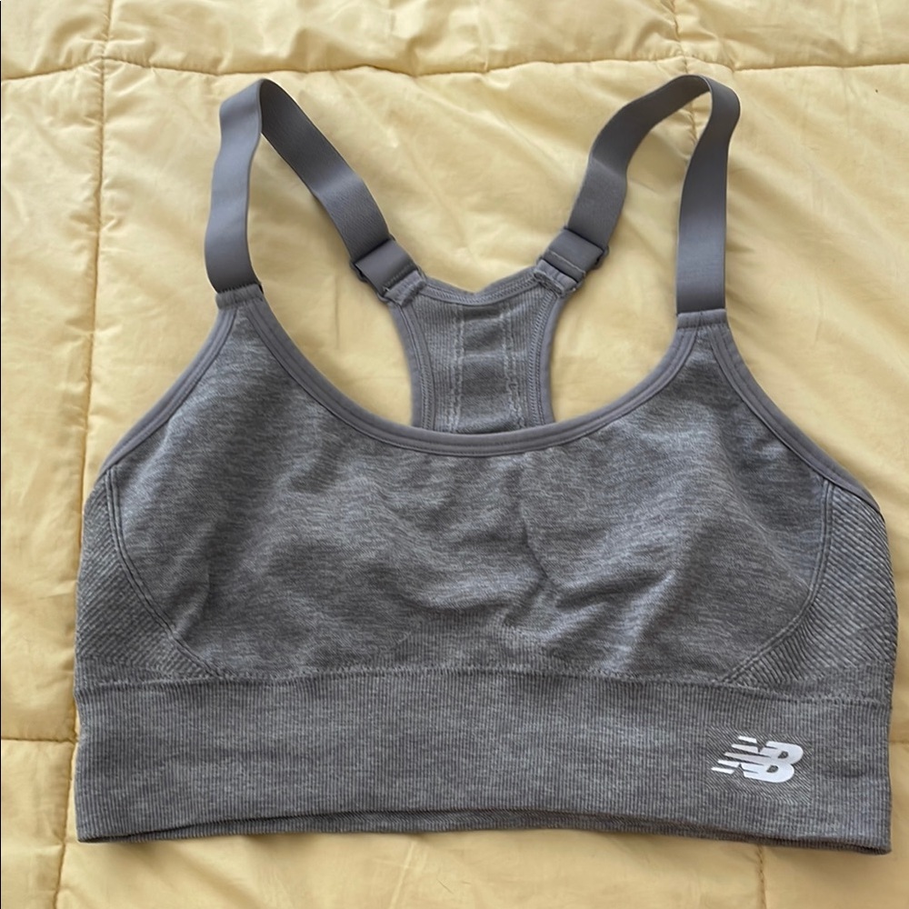New Balance NWOT Gray Sports Bra Moisture-Wicking Racerback M. New without tags